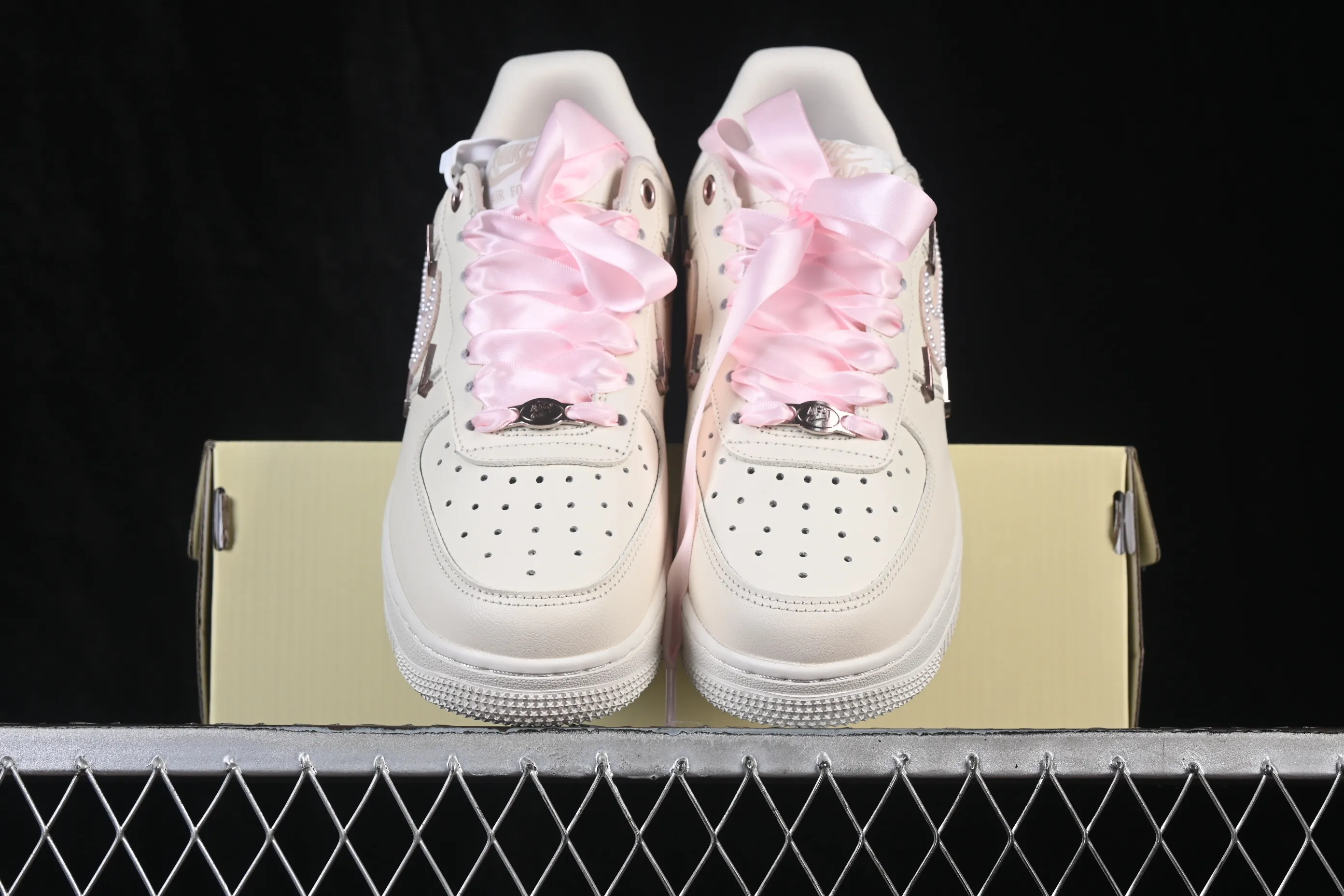 All categories Nk Air Force 1 Air Force series Nk Air Force 1 Low Air Force low-top Nike Air Force 1'07 Low Hand-painted graffiti Pearl milk apricot Air Force 1 low-top casual sneakers FV8110-183